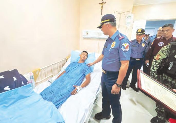 Nartatez awards cops wounded in encounter