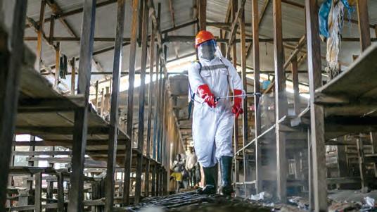 Second Ebola treatment center is set ablaze in eastern Congo, with 18 suspected cases fleeing