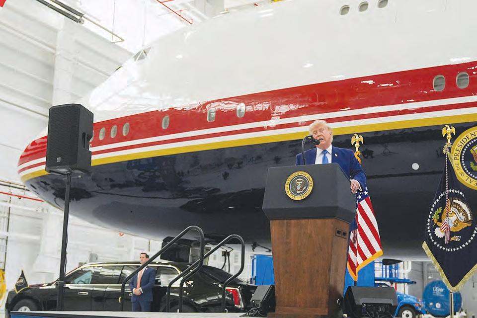 Trump unveils new Air Force One
