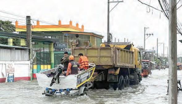 Residents plead for rescue amid chest-deep flooding in Calasiao