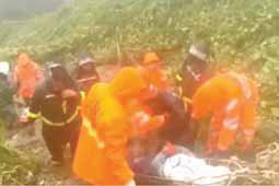 2 DEAD AS LOADER PLUNGES INTO BENGUET RAVINE