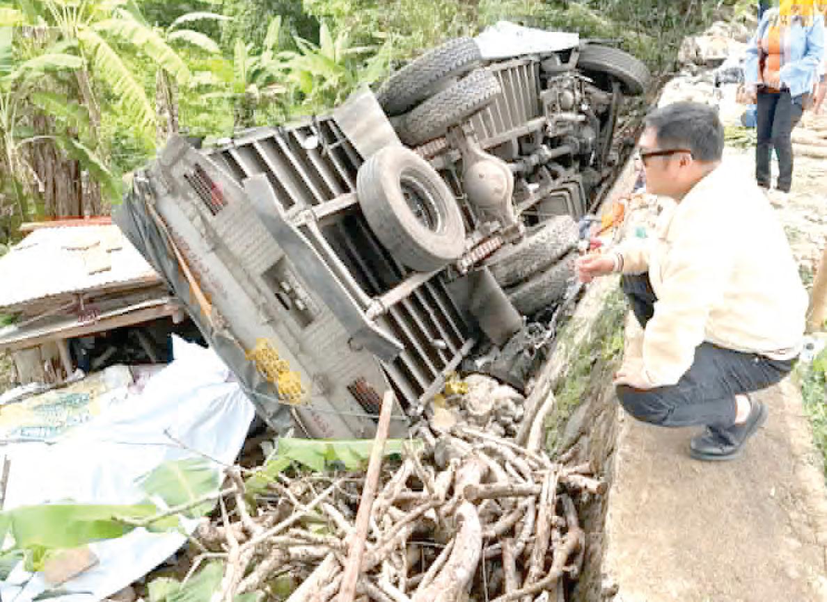 ELDERLY COUPLE KILLED AS CARGO TRUCK RAMS HOUSE IN QUEZON