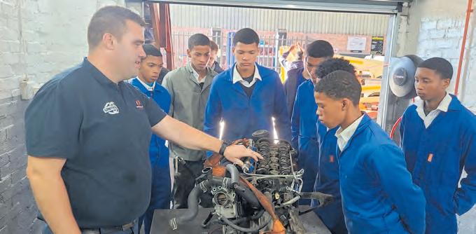 Van Kervel Skool se voornemende werktuigkundiges besoek Megalink-werkswinkel