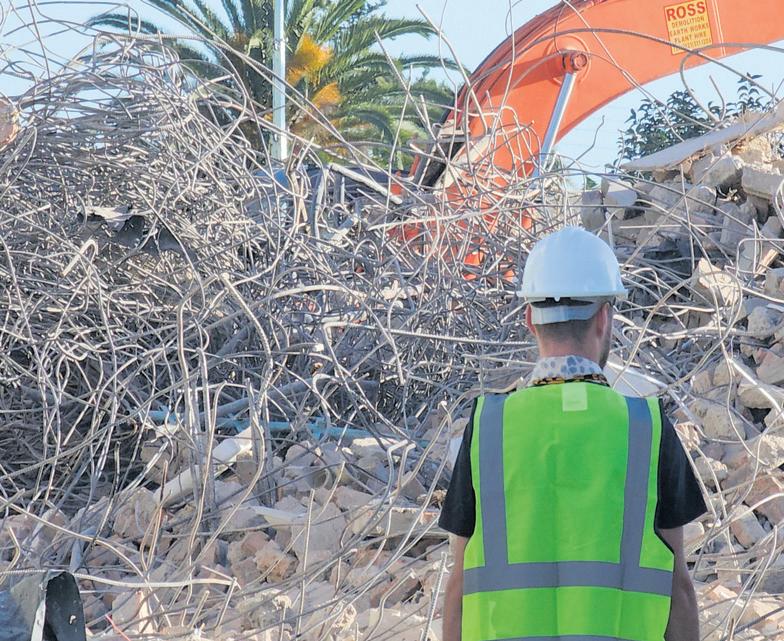 MacPherson meets with building collapse survivors this weekend