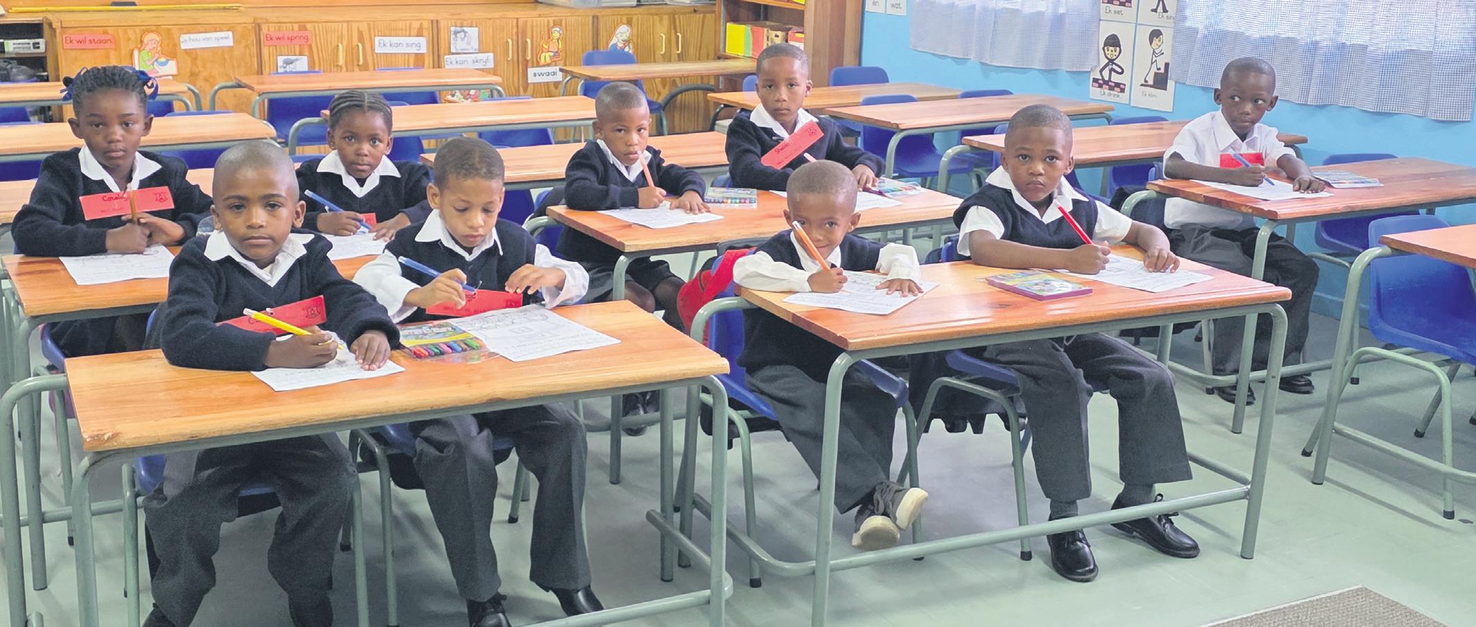 Hundreds step into 'big school'