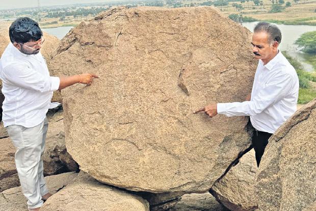 Archaeologists find prehistoric rock art in Nalgonda district