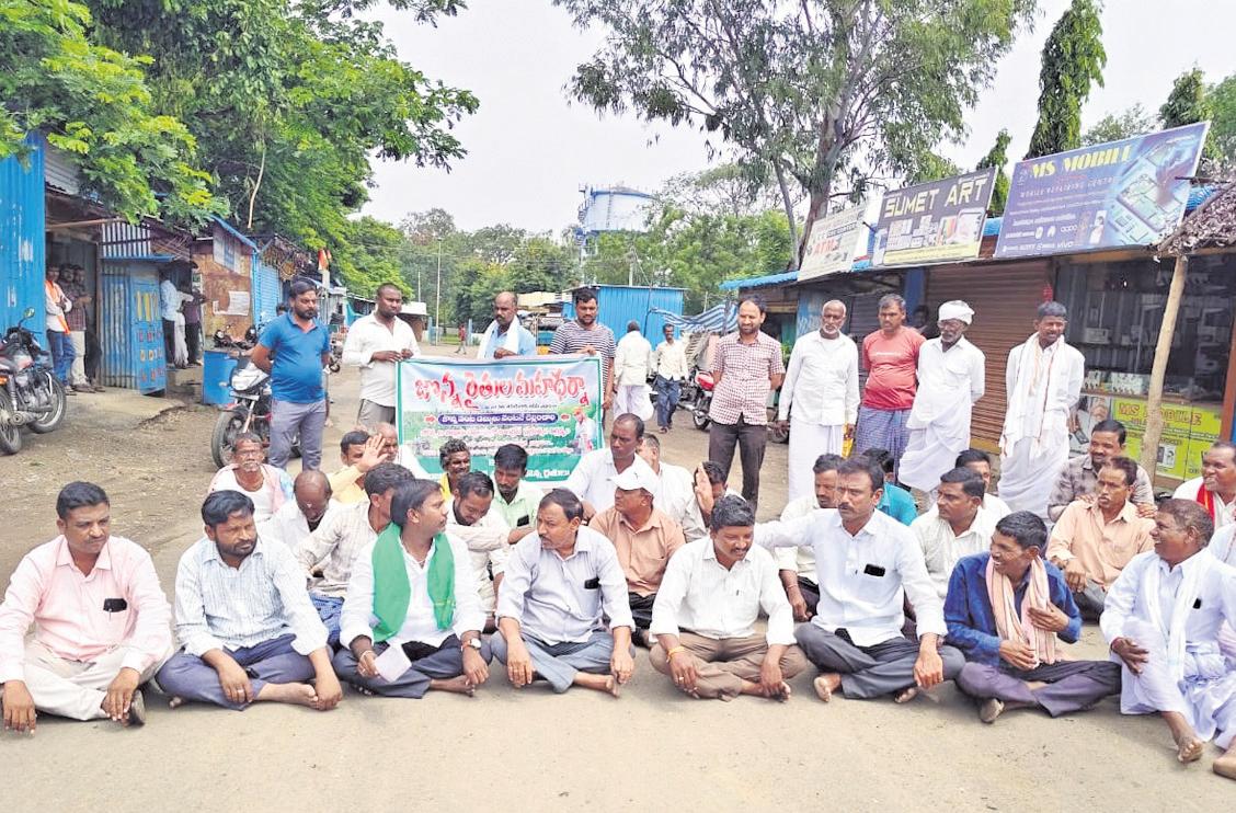 Ryots demand swift disbursal of dues for jowar