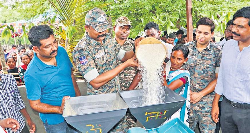 Cops provide mini rice mills to villages
