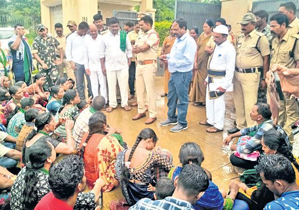 Adivasis stage stir for land rights