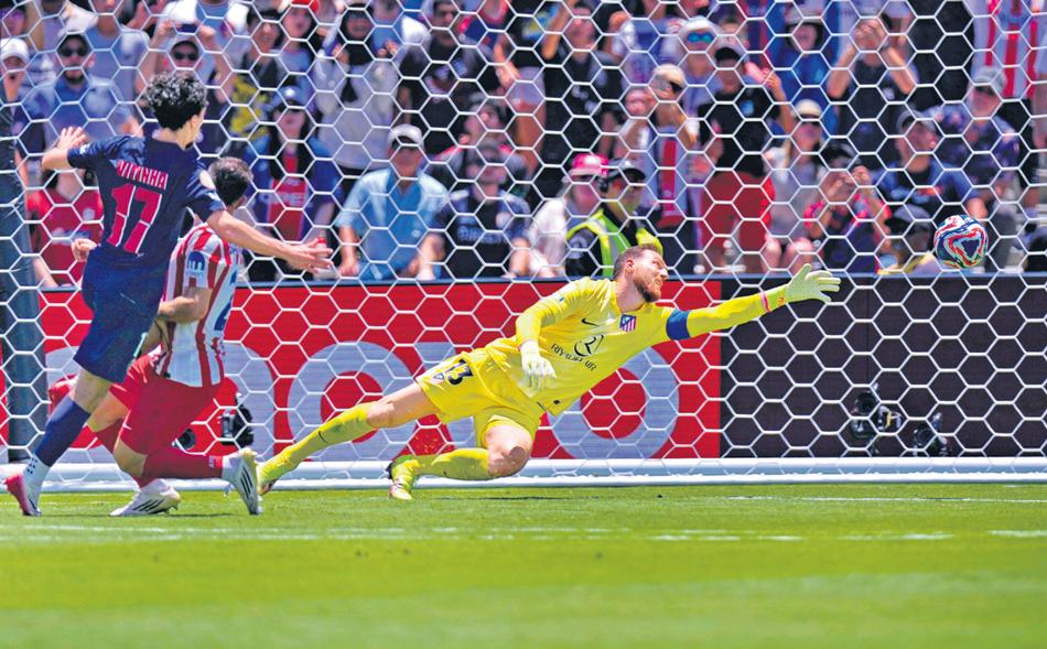 PSG rout Atlético 4-0 in opener