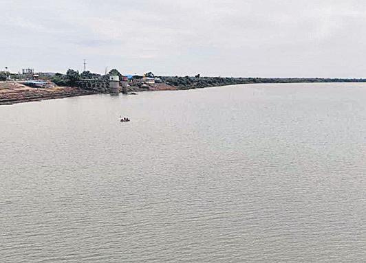Safety lapses at Basar Godavari river ghats