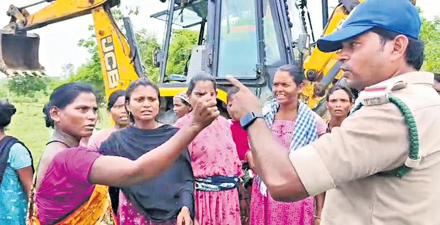 Podu land: Tribals, foresters clash