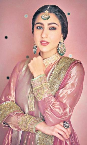 Sara Ali Khan turns into a shayar