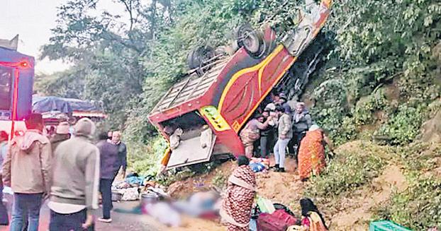 9 killed as bus falls into gorge in AP