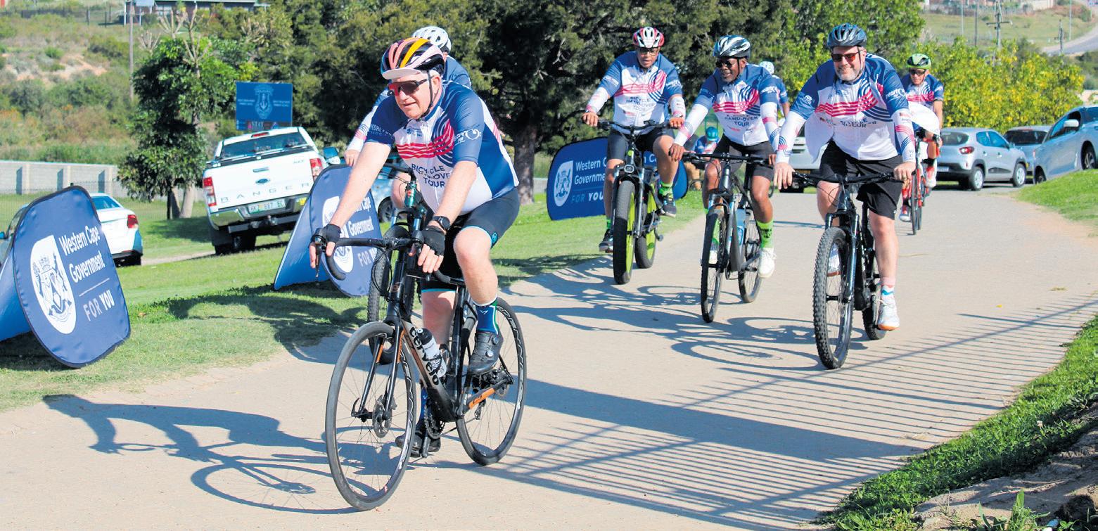 Groot Brak-leerders ontvang fietse by premier