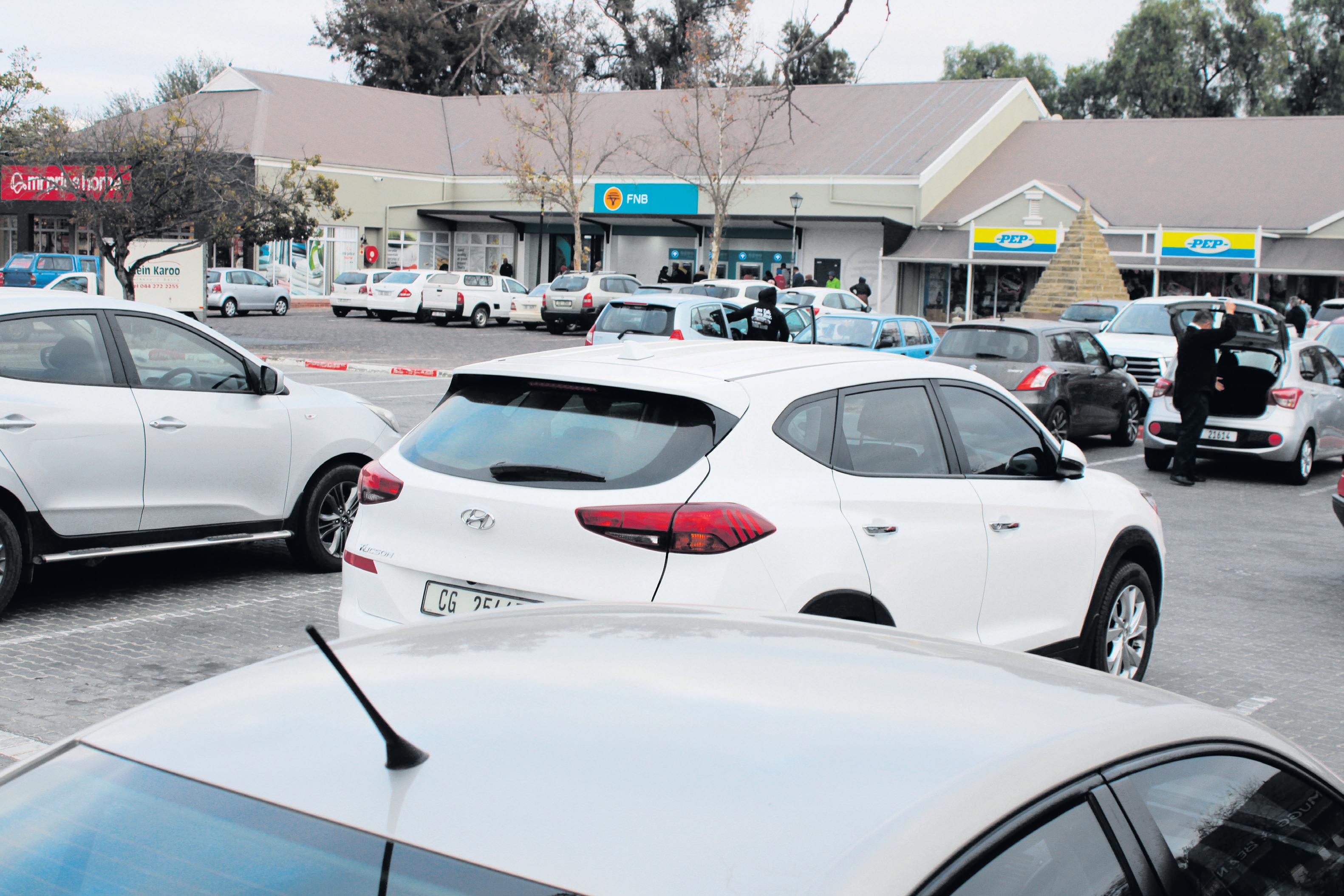 Oudtshoorn se liefling-sentrum, Queens Mall, altyd gesog