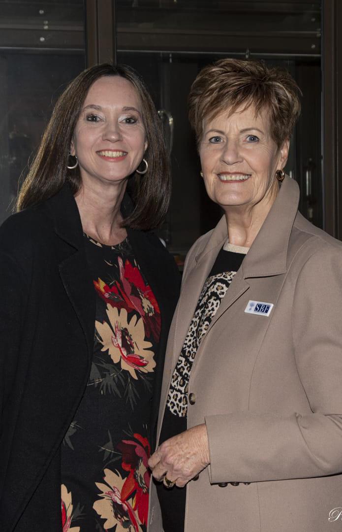 Kundiges spreek besigheidsforum toe