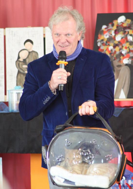 Tenoor sing vir diere in Albertinia