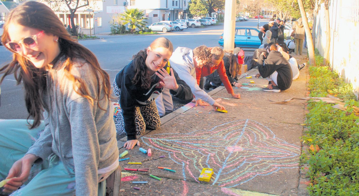 Knysna Primary and Trinity learners turn sidewalk chalk artists