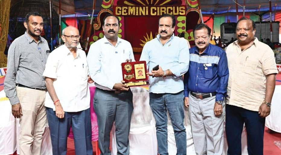 ஜெமினி சர்க்கஸ் உரிமையாளருக்கு விருது!