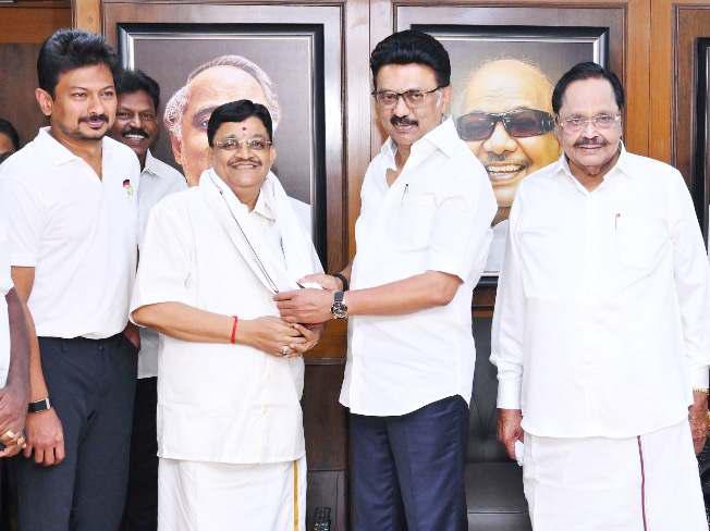 அ.தி.மு.க. முன்னாள் எம்.பி. மைத்ரேயன் தி.மு.க.வில் சேர்ந்தார்!