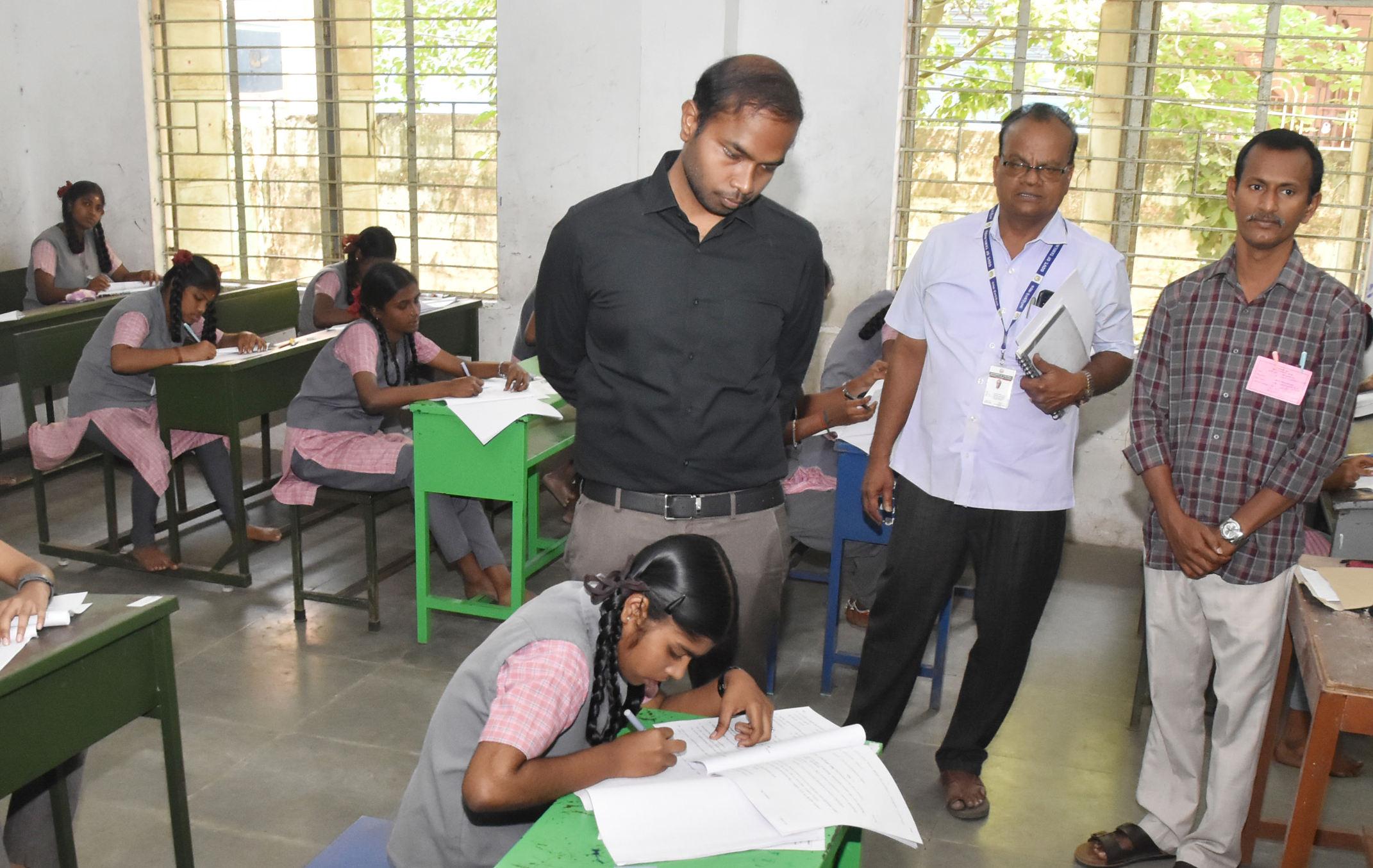 தமிழ்நாடு முழுவதும் 10ம் வகுப்பு பொதுத்தேர்வு தொடங்கியது