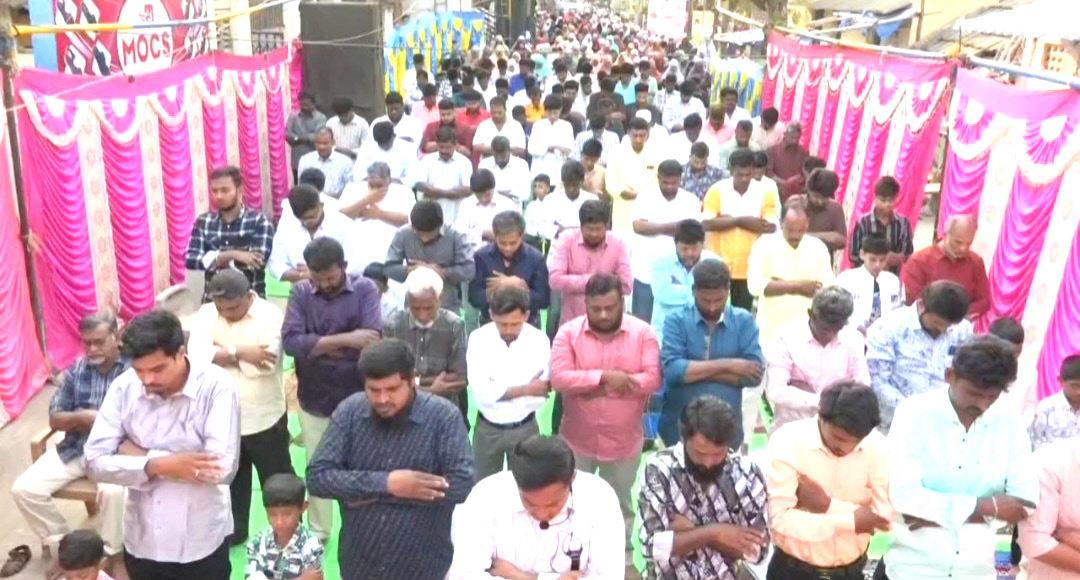 திருச்சி பாலக்கரை தவ்ஹீத் பள்ளிவாசல் திடலில் ரம்ஜான் சிறப்பு தொழுகை --