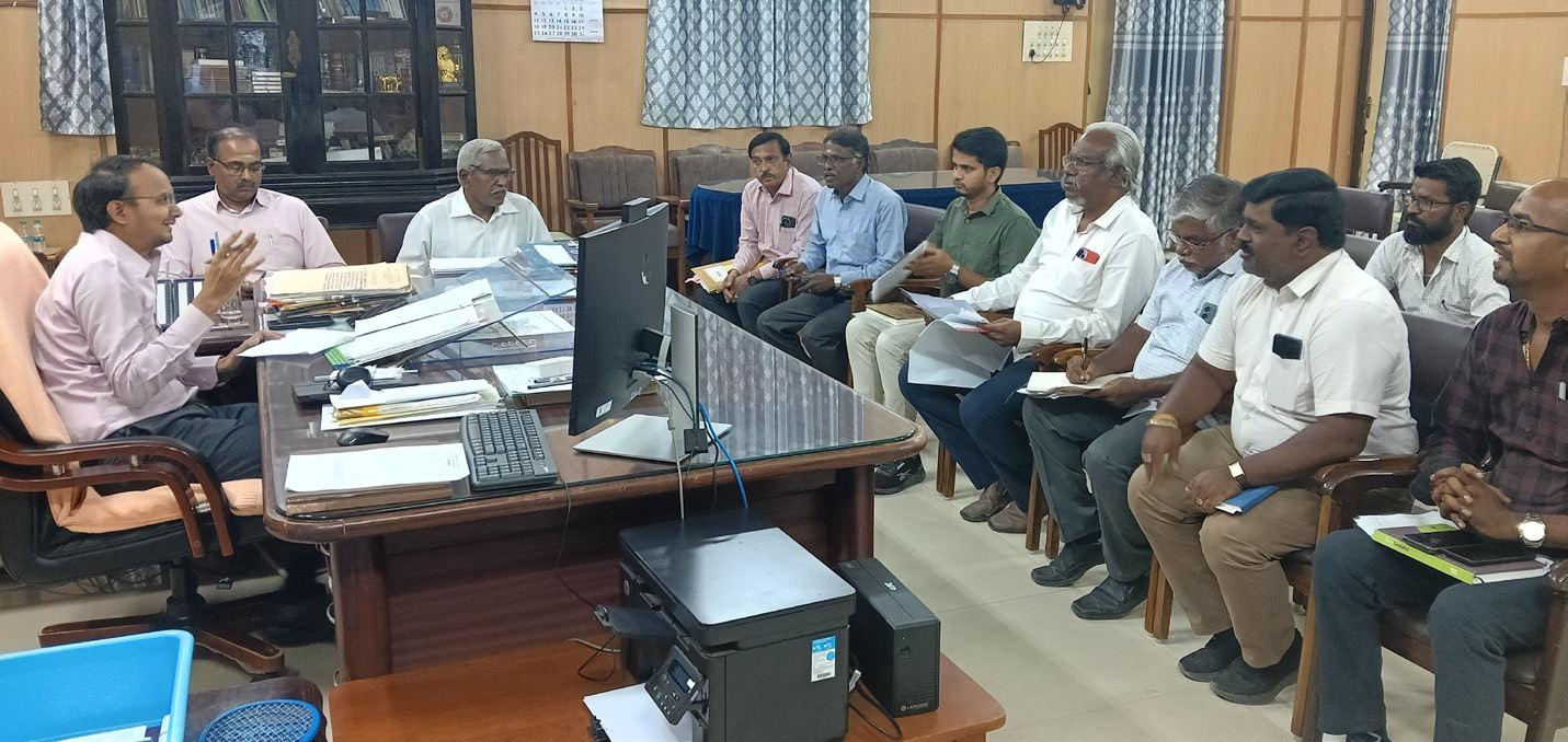சாலை பணியின்போது காரைக்காலில் ஆறுகள், வாய்க்கால்களில் ஏற்பட்டுள்ள மண் தடுப்புகளை அகற்றிட வேண்டும்