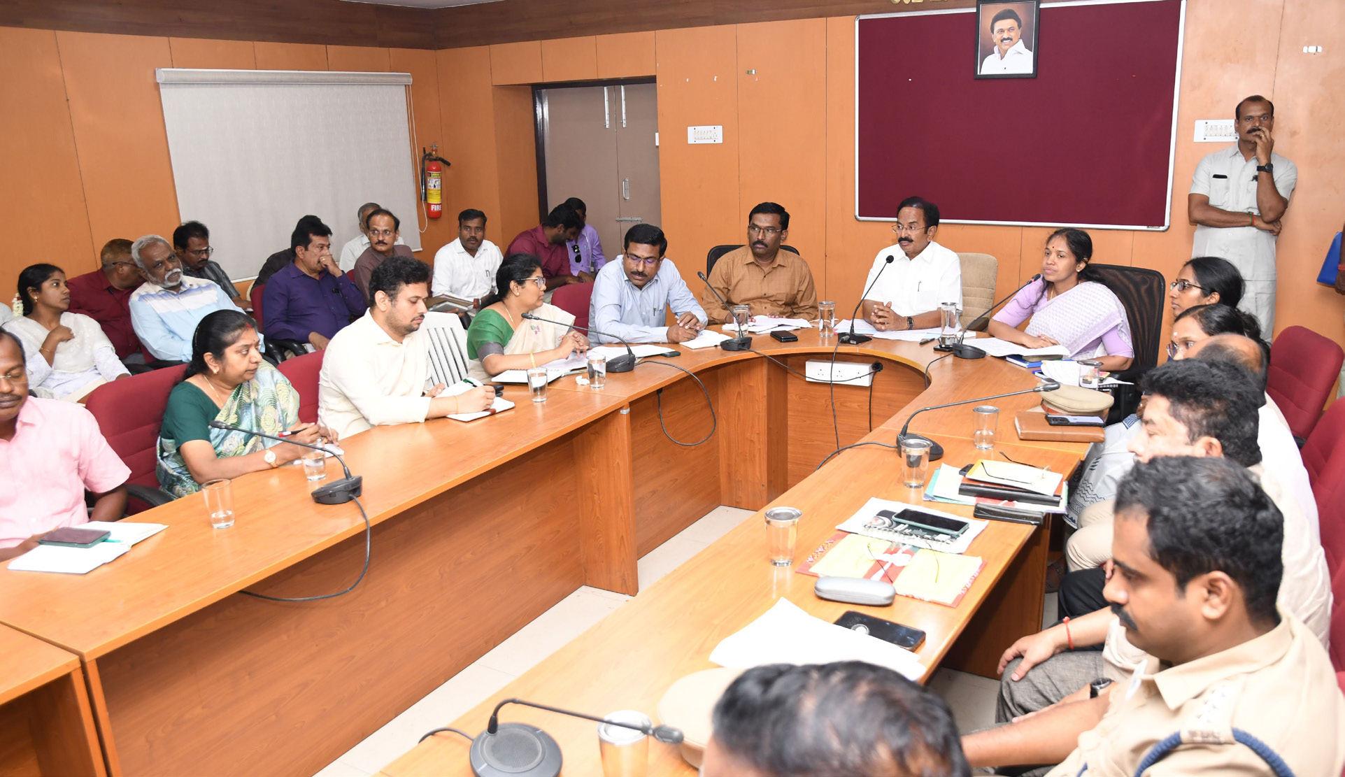 ஏற்காட்டில் மலர்க்காட்சி முன்னேற்பாடு பணிகள் குறித்து ஆலோசனைக் கூட்டம்