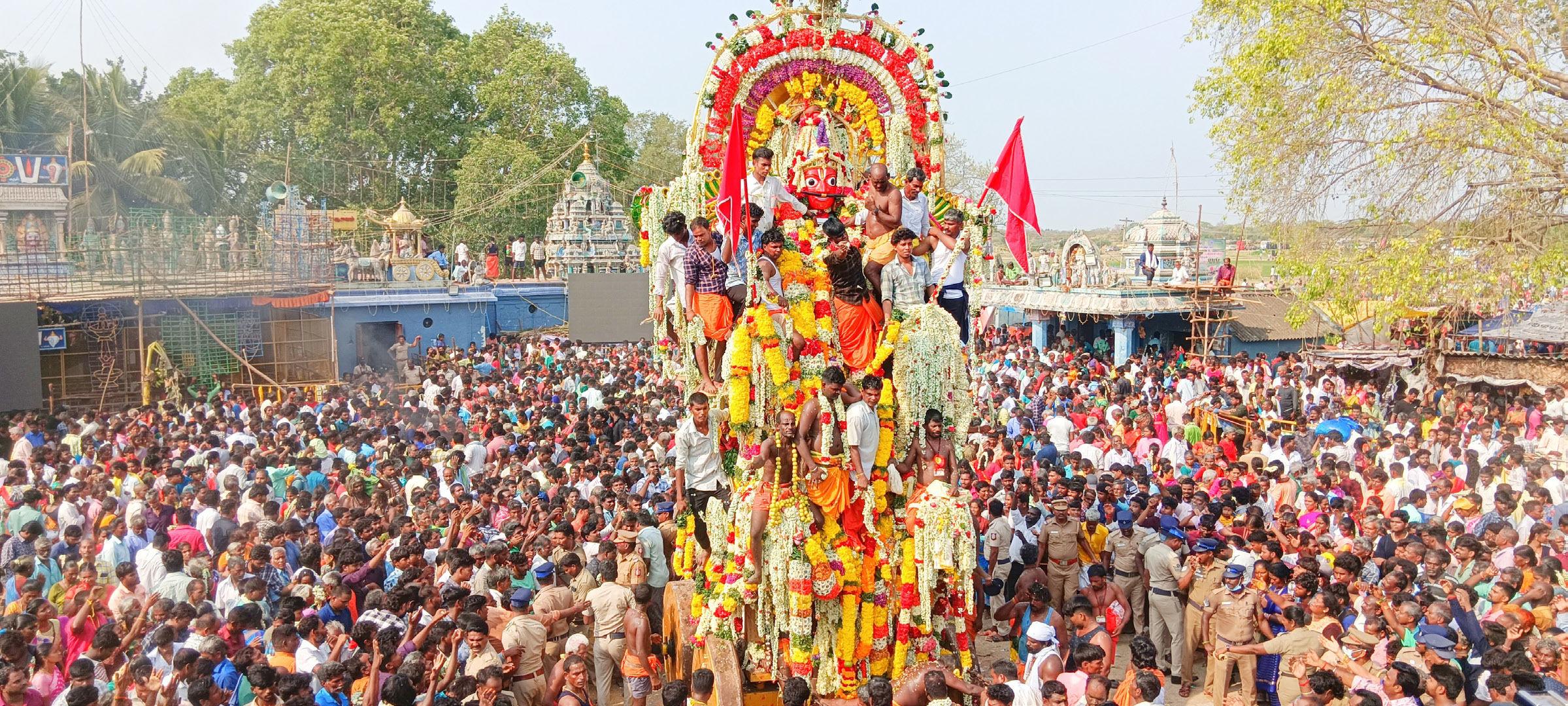 மக்கள் வெள்ளத்தில் கூவாகம் கூத்தாண்டவர் கோயில் சித்திரைப் பெருந்திருவிழா தேரோட்டம்