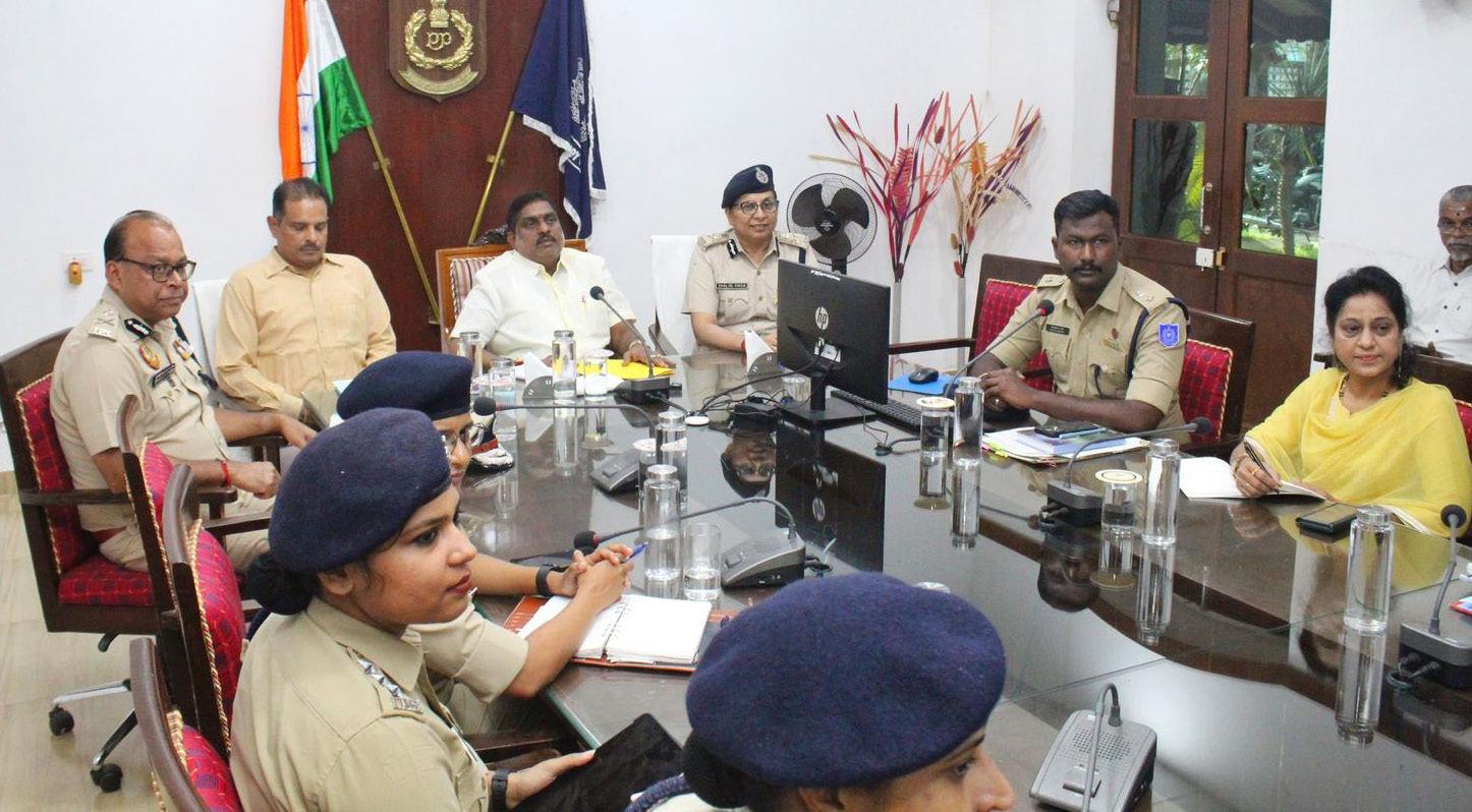 உள்துறை அமைச்சர் நமச்சிவாயம் தலைமையில் போலீஸ் உயரதிகாரிகள் ஆலோசனைக் கூட்டம்