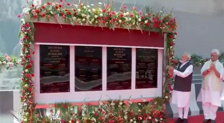 ஜம்மு காஷ்மீரில் செனாப் நதியின் குறுக்கே 359 மீட்டர் உயரத்தில் உலகின் உயரமான ரயில்வே பாலம் பிரதமர் மோடி திறந்து வைத்தார்