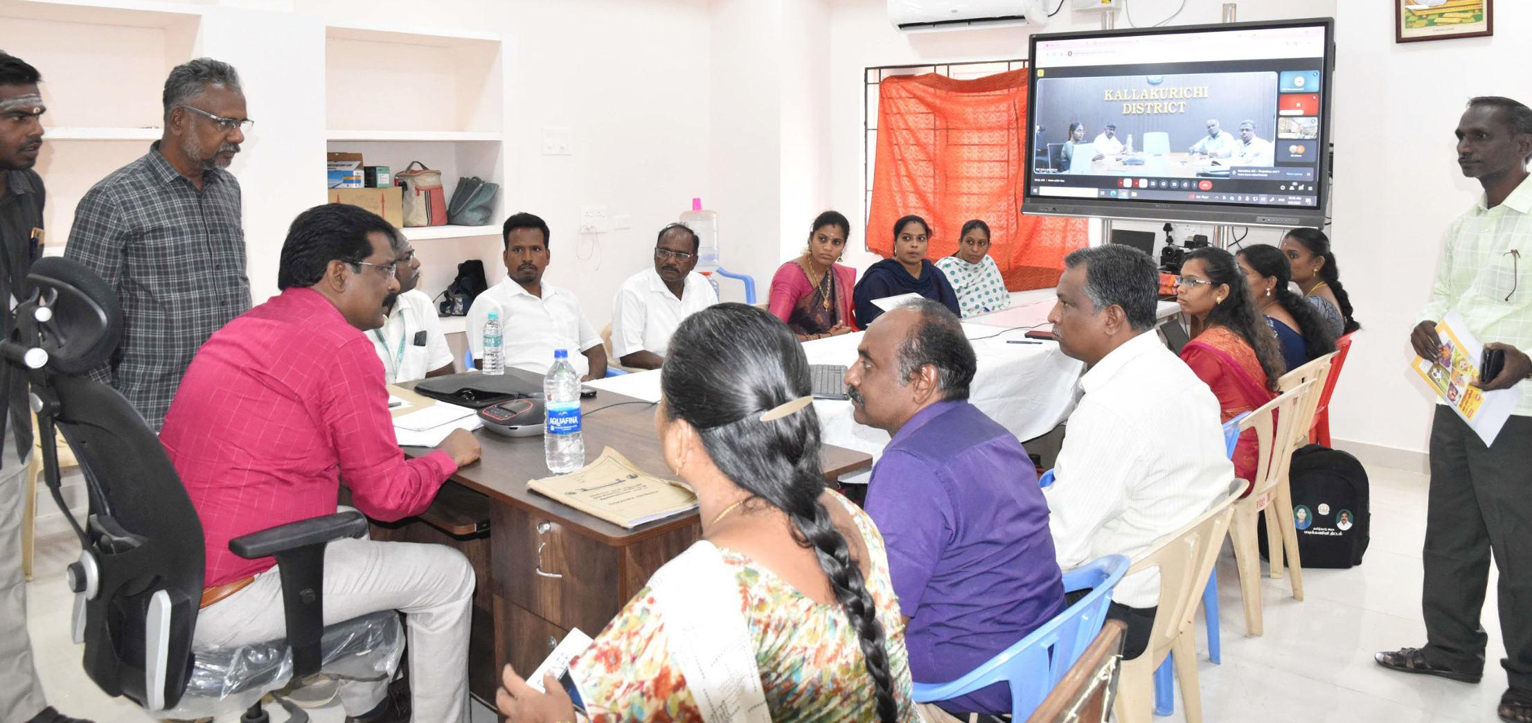 மாணவர்கள் உயர்கல்வி சேர்க்கை கட்டுப்பாட்டு அறை செயல்பாடுகள் குறித்து ஆட்சியர் ஆய்வு