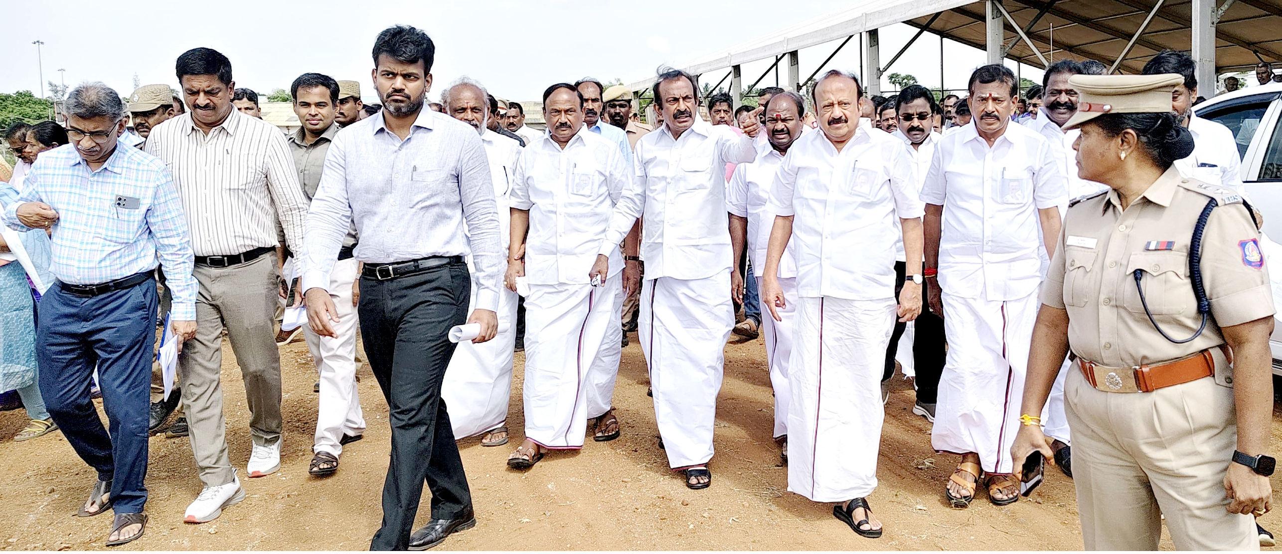 11ம் தேதி வேளாண் கண்காட்சி கருத்தரங்கு: ஈரோட்டில் முன்னேற்பாடு பணிகளை அமைச்சர்கள் நேரில் ஆய்வு