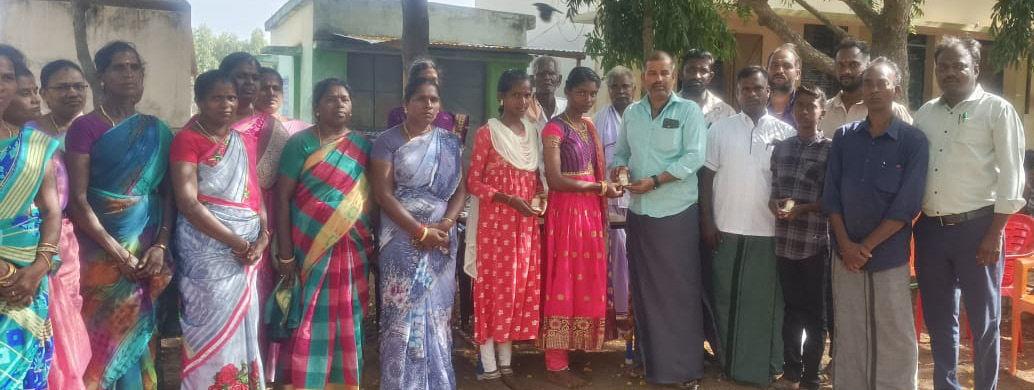 10ம் வகுப்பில் முதல் 3 இடம்பிடித்த மாணவர்களுக்கு தங்க மோதிரம்