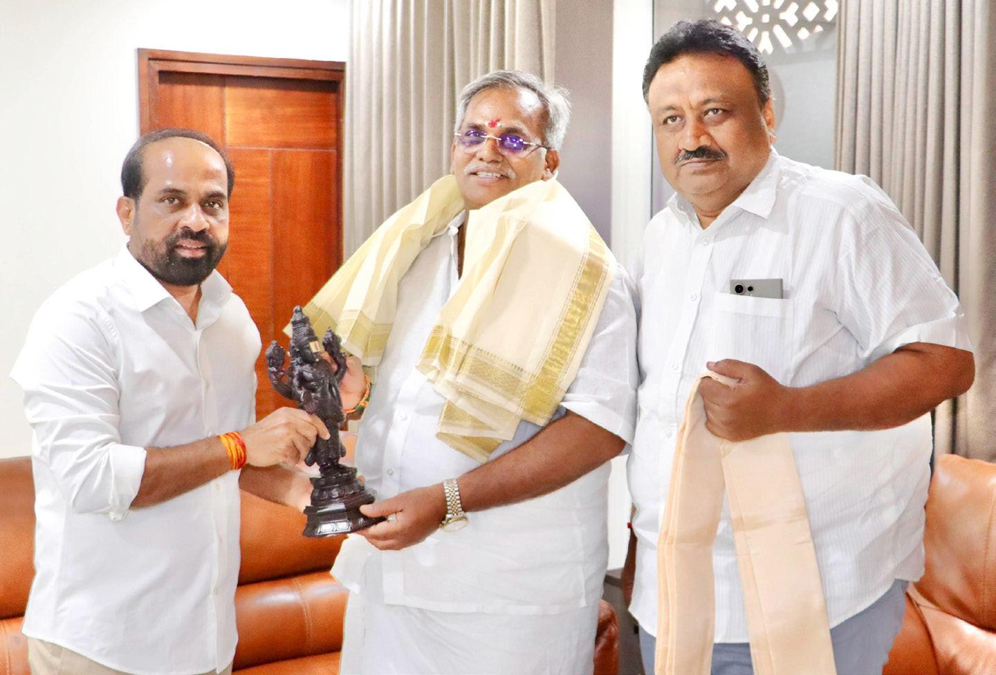 ஆந்திர மாநில சுகாதாரத்துறை அமைச்சருடன் சபாநாயகர் செல்வம் சந்திப்பு
