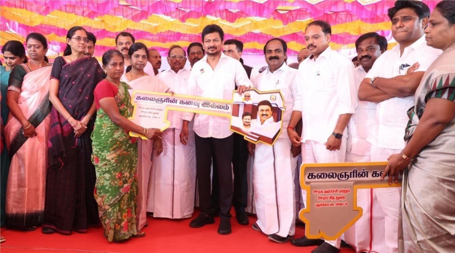 குடியிருக்க வீடு அளித்து தமிழக மக்களின் உள்ளங்களில் குடியிருக்கும் முதல்வர்