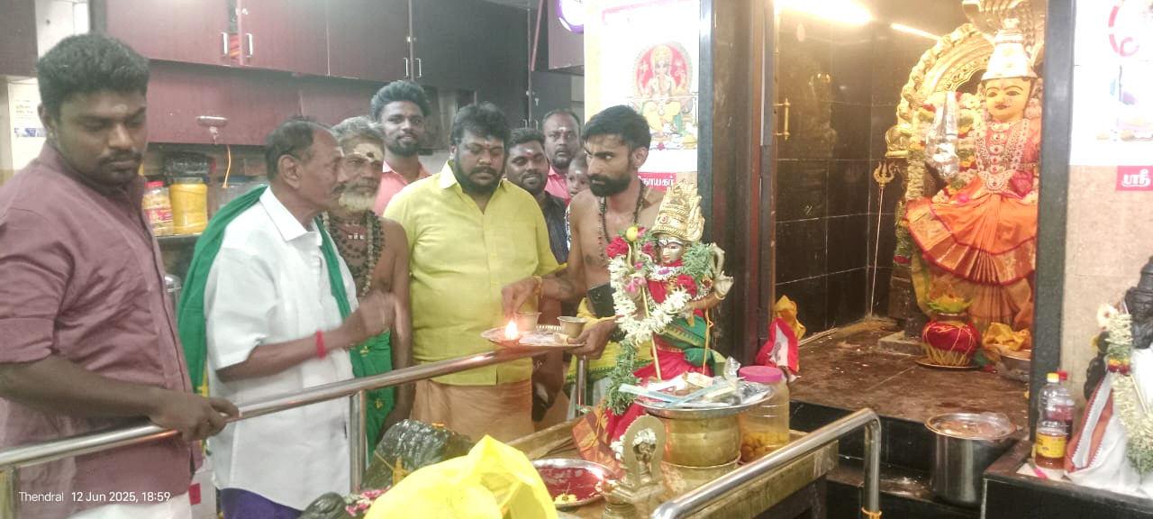 ஆதிமூலவர் ஸ்ரீ முத்துமாரியம்மன் கோவிலில் திருவிளக்கு பூஜை