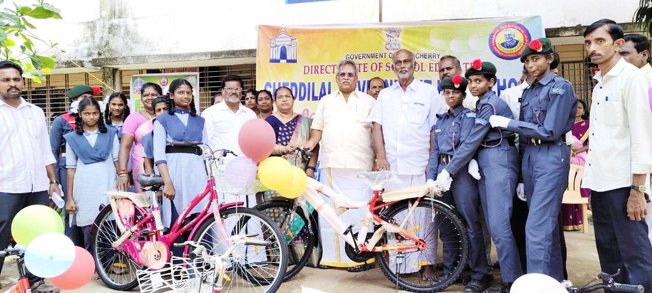 மாணவர்கள் கல்வியில் மட்டுமே கவனத்தை செலுத்தினால் வாழ்க்கையில் மிகச் சிறந்த ஆளுமைகளாக வர முடியும்: சபாநாயகர் மாணவர்களுக்கு அறிவுரை
