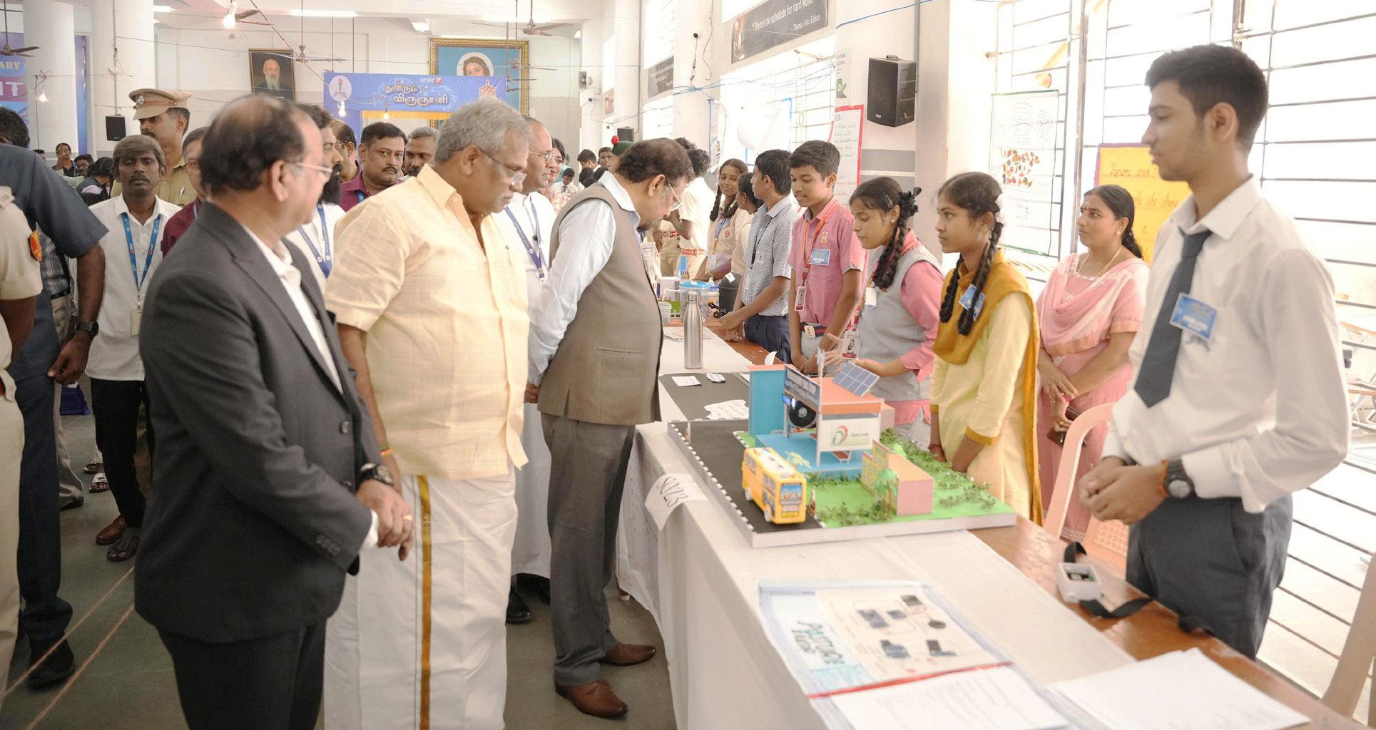 புதுச்சேரி பெத்தி செமினார் மேல்நிலை பள்ளியில் அறிவியல் திருவிழா