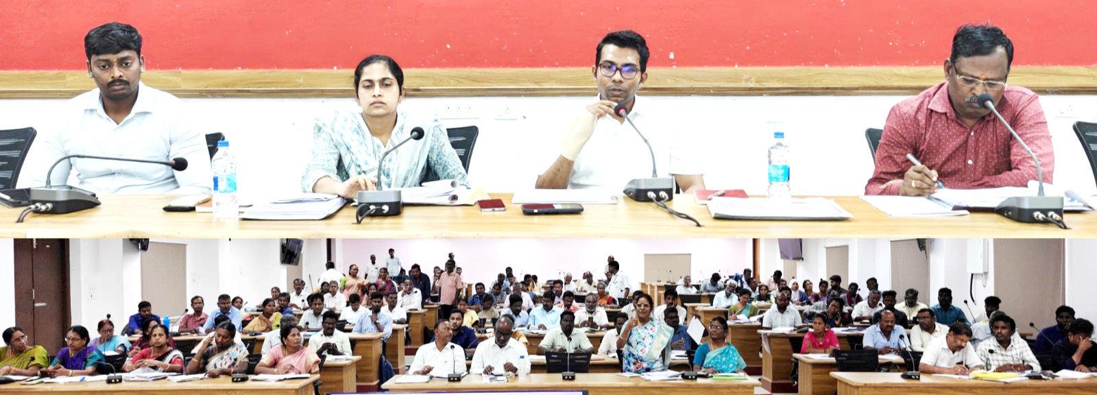 விழுப்புரம் மாவட்டத்தில் குடியிருப்பு வீடுகளின் முன்னேற்ற பணிகள் குறித்து ஆய்வுக்கூட்டம்