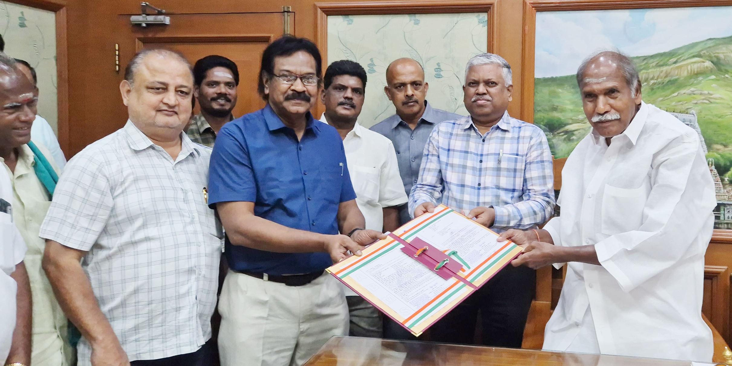 ஸ்மார்ட் விவசாய அடையாள அட்டை திட்டம் முதல்வர் ரங்கசாமி துவக்கி வைத்தார்