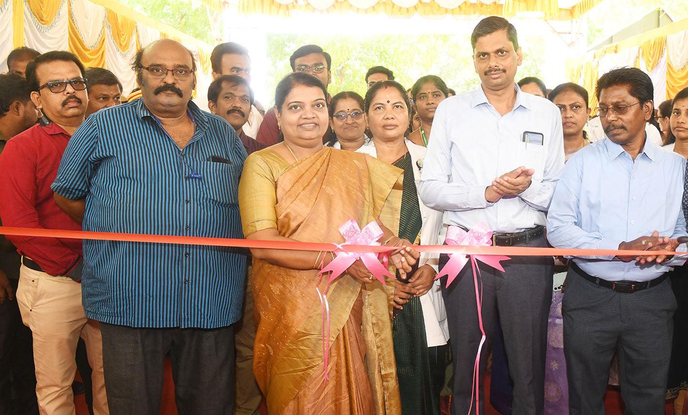 முதல்வரிடம் வாழ்த்து தூத்துக்குடி அரசு மருத்துவக் கல்லூரி 25வது ஆண்டு தொடக்க விழா