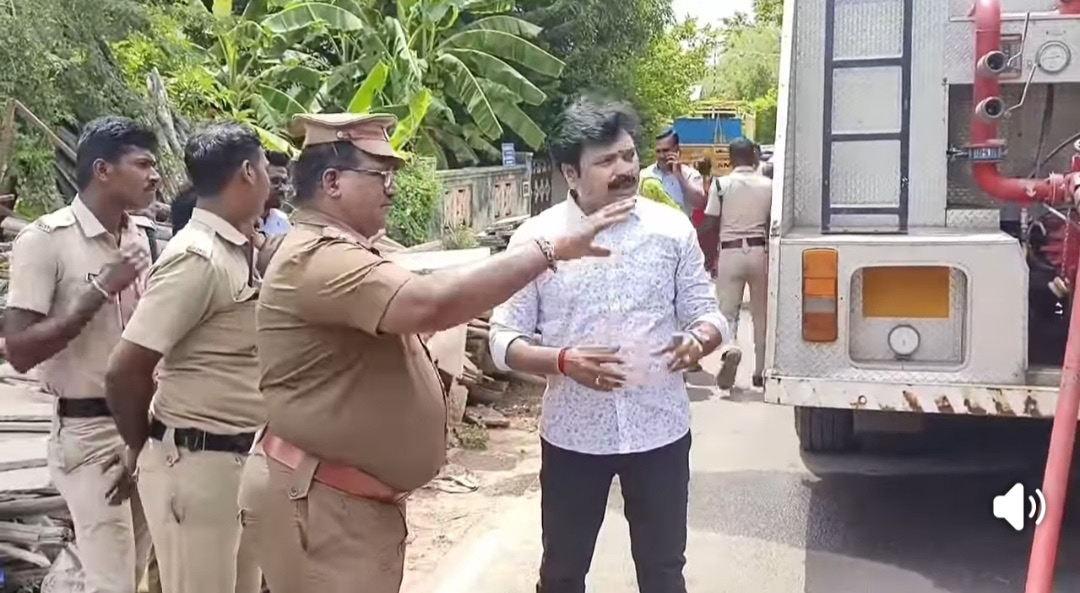 நிரவியில் டீக்கடையில் தீ விபத்து எம்எல்ஏ நாக தியாகராஜன் நேரில் ஆறுதல்