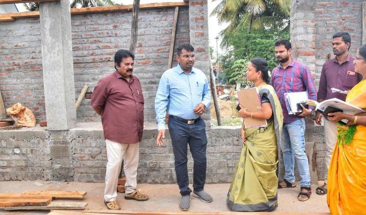 பழனி ஊராட்சி ஒன்றியப் பகுதிகளில் வளர்ச்சித் திட்டப்பணிகளை ஆட்சியர் சரவணன் ஆய்வு