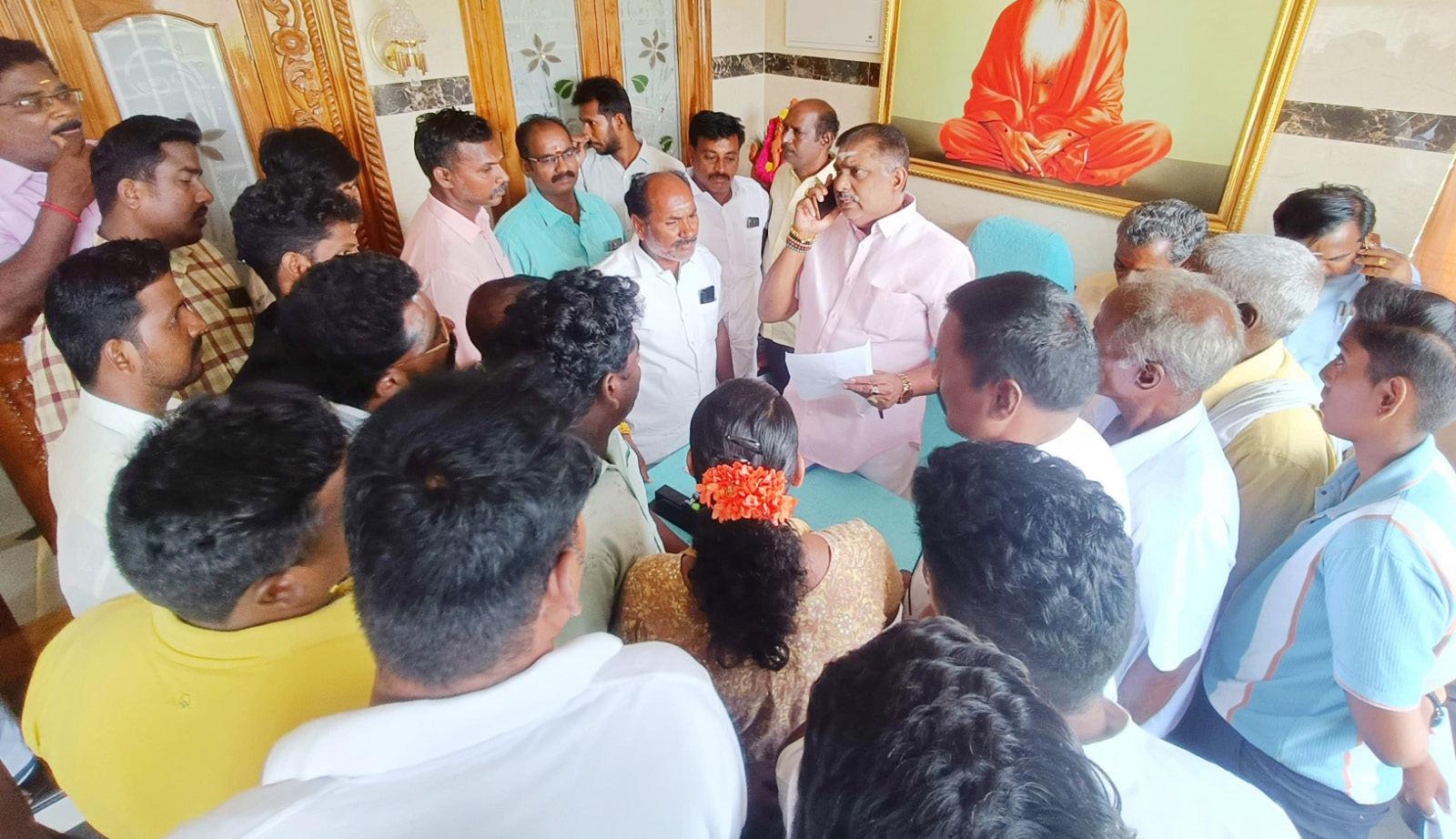 மாணவர் சேர்க்கை அறிவிப்பு வெளியாகாததால் கவுரவ விரிவுரையாளர்கள் 2வது நாளாக போராட்டம்