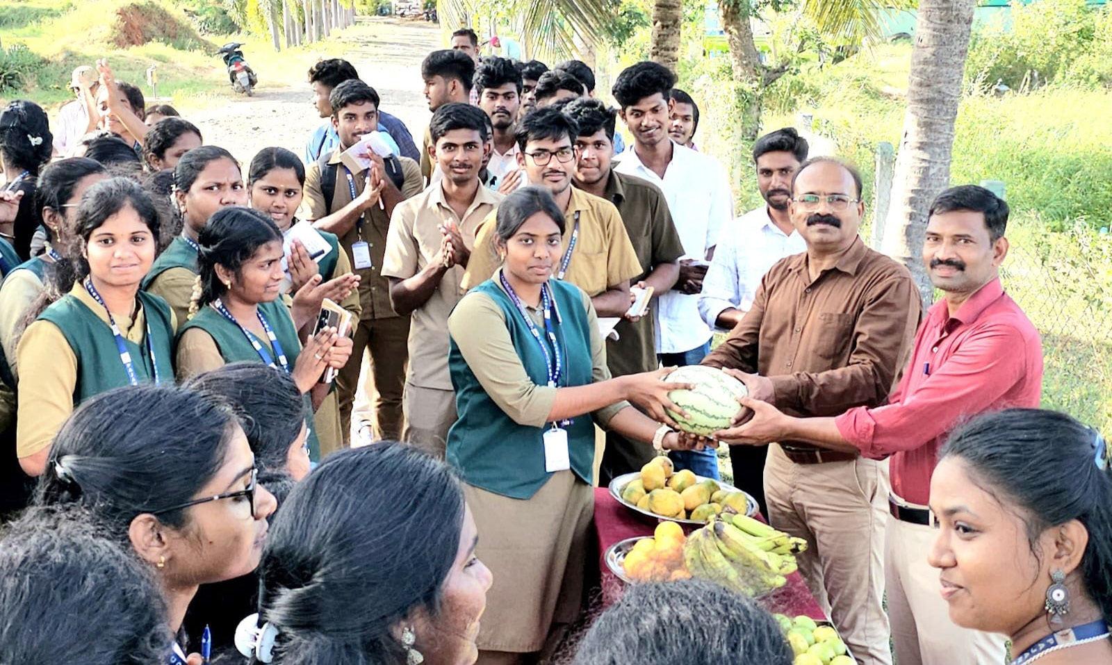 காரைக்கால் அரசு வேளாண் கல்லூரி முதலாம் ஆண்டு மாணவர்களுக்கு பயிற்சி