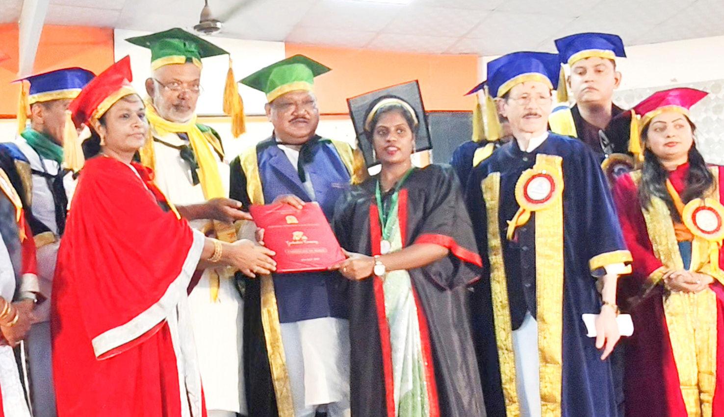 கோவை அன்னை மீனாட்சி, நைட்டிங்கேல் நர்சிங் கல்லூரியில் பட்டமளிப்பு விழா