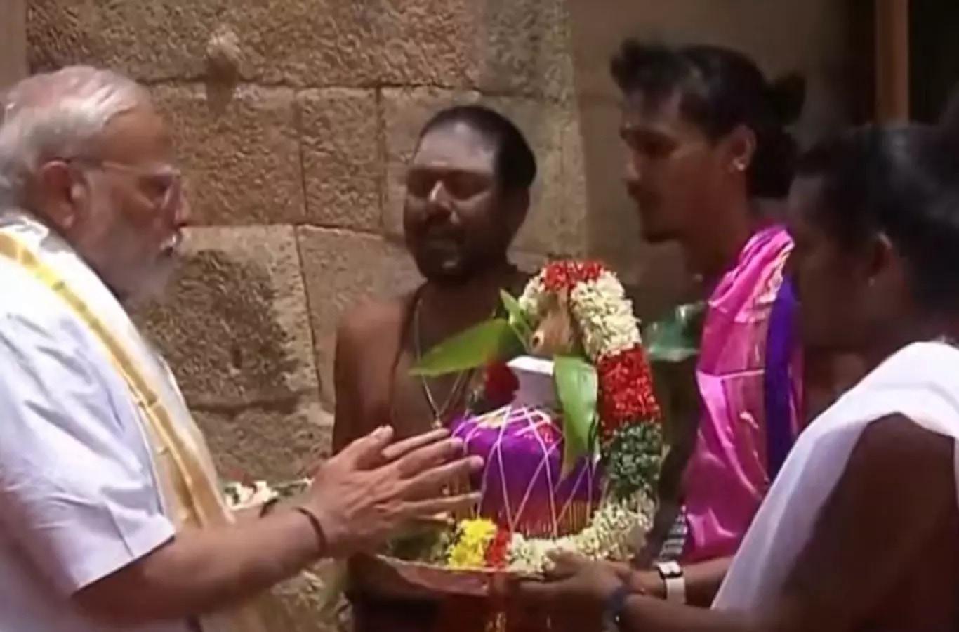 கங்கை கொண்ட சோழபுரம் கோவிலில் பிரதமர் மோடி வழிபாடு