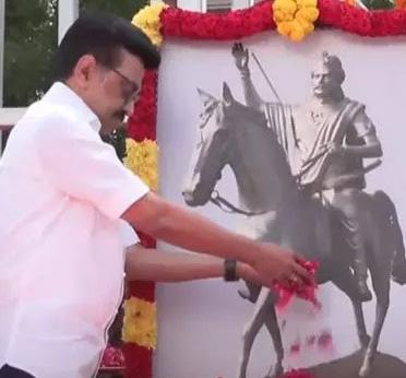 தீரன் சின்னமலை நினைவு தினம்: முதலமைச்சர் மு.க.ஸ்டாலின் மலர்தூவி மரியாதை